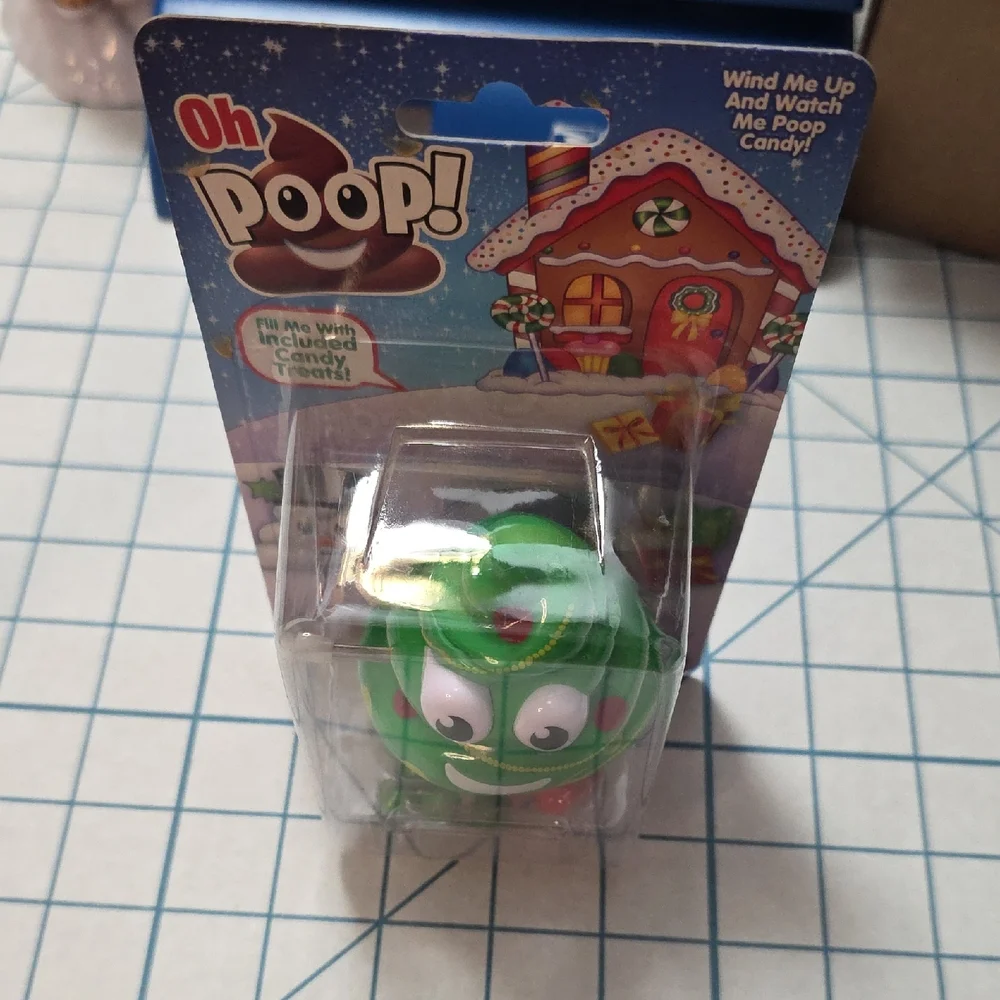 Oh Poop! Wind-Up Christmas Tree Poop Emoji Candy Dispenser - NIP‎